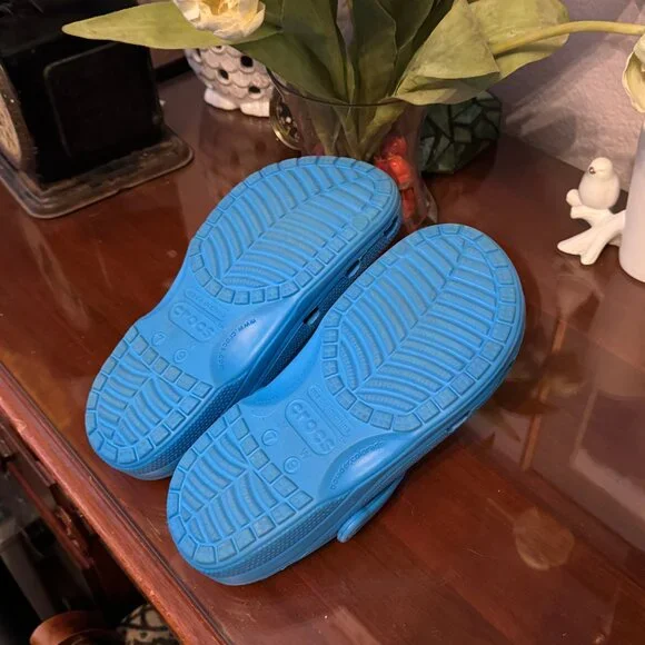 Unisex Classic Crocs - Picture 3 of 3